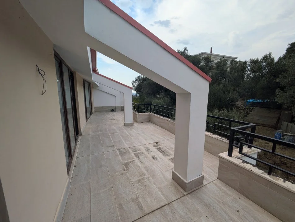 Tirane,  Dy apartamente Dublex + poste parkimi per shitje ( Kopshti Botanik)