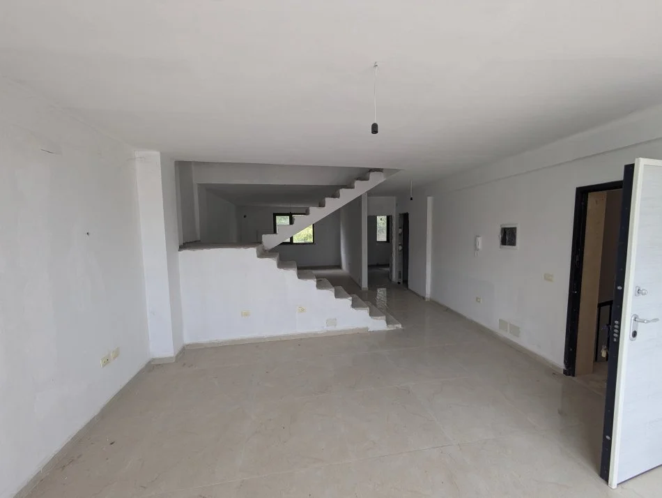 Tirane,  Dy apartamente Dublex + poste parkimi per shitje ( Kopshti Botanik)