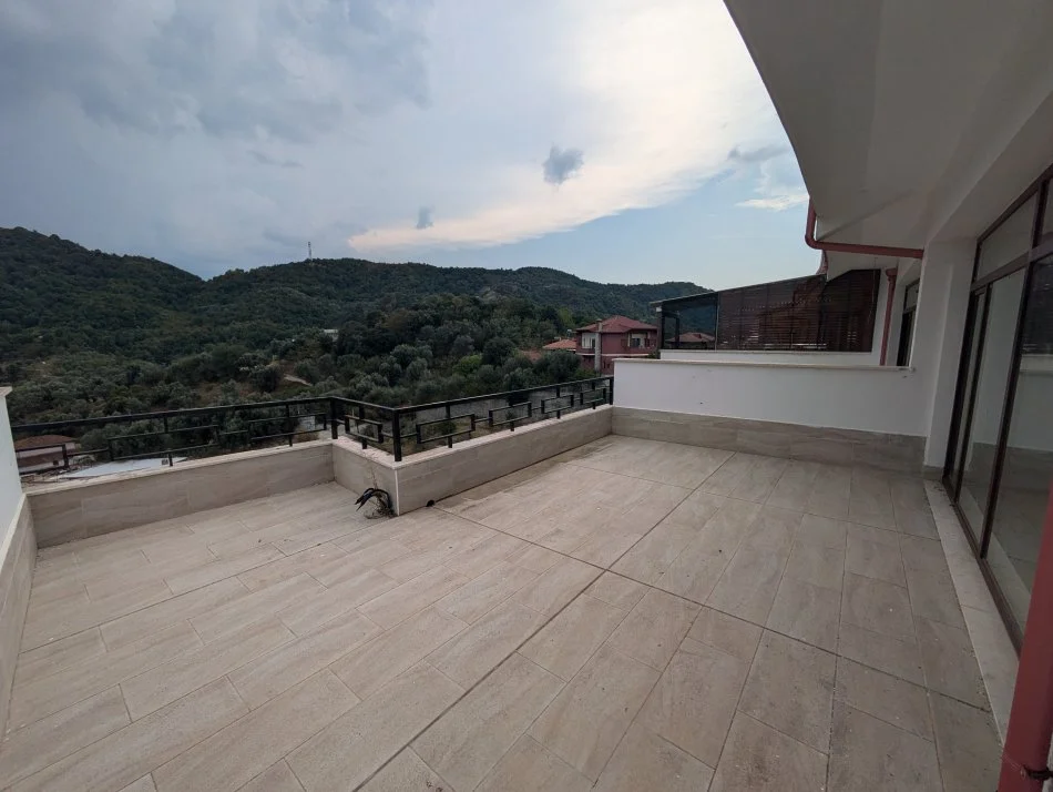 Tirane,  Dy apartamente Dublex + poste parkimi per shitje ( Kopshti Botanik)