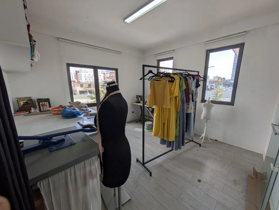 Tirane, Ambient biznesi me qira  Kati 1, 180 m² 1.500 €