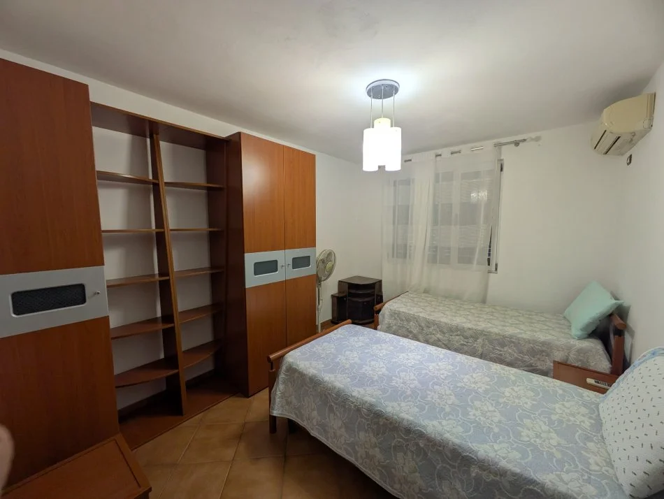 Tirane, Apartament 3+1 per qira Kati 5, 105 m² 550 € (Rruga Elbasanit)