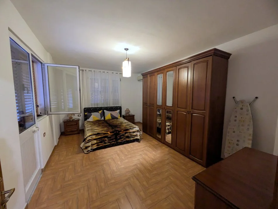 Tirane, Apartament 3+1 per qira Kati 5, 105 m² 550 € (Rruga Elbasanit)