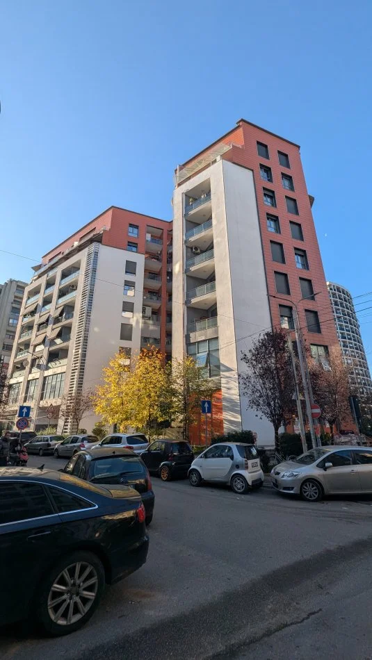 Tirane, jepet me qera apartamente 2+1+Aneks+Ballkon duke fillluar nga 800€\muaj (Rruga E Kosovareve)