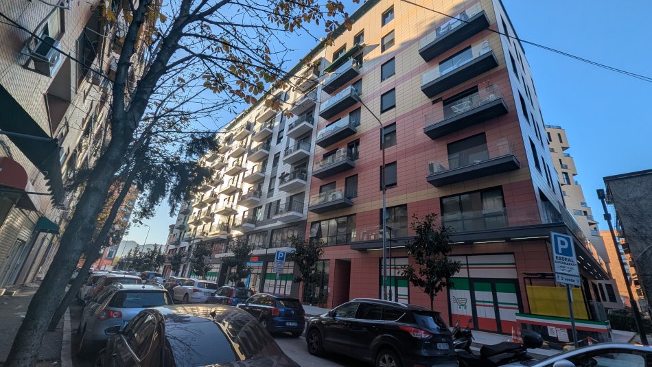 Tirane, jepet me qera apartament Kati 4, 83 m² 899 € (Rruga Ndreko Rino)