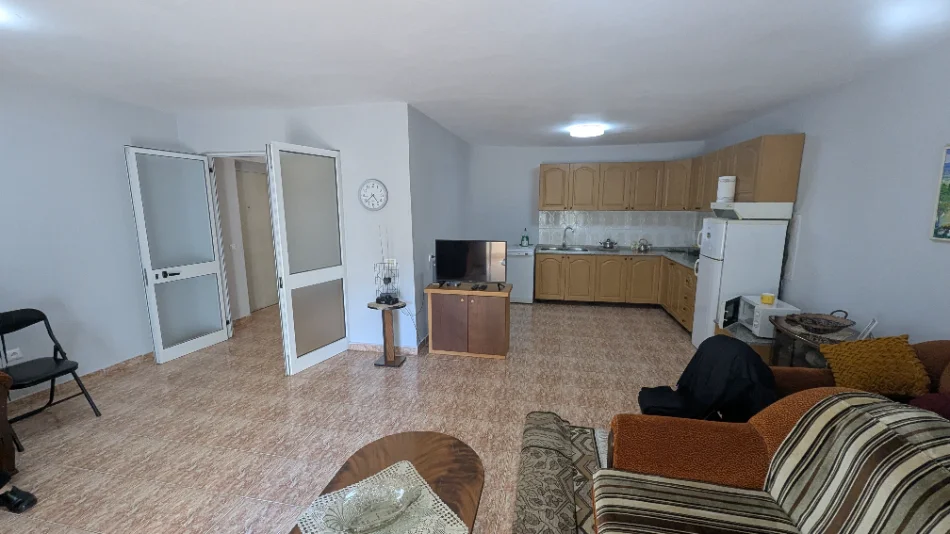 Tirane, shitet apartament 1+1+Aneks+Ballkon Kati 1, 100 m² Stadiumi Dinamo (Rruga Njazi Demi)