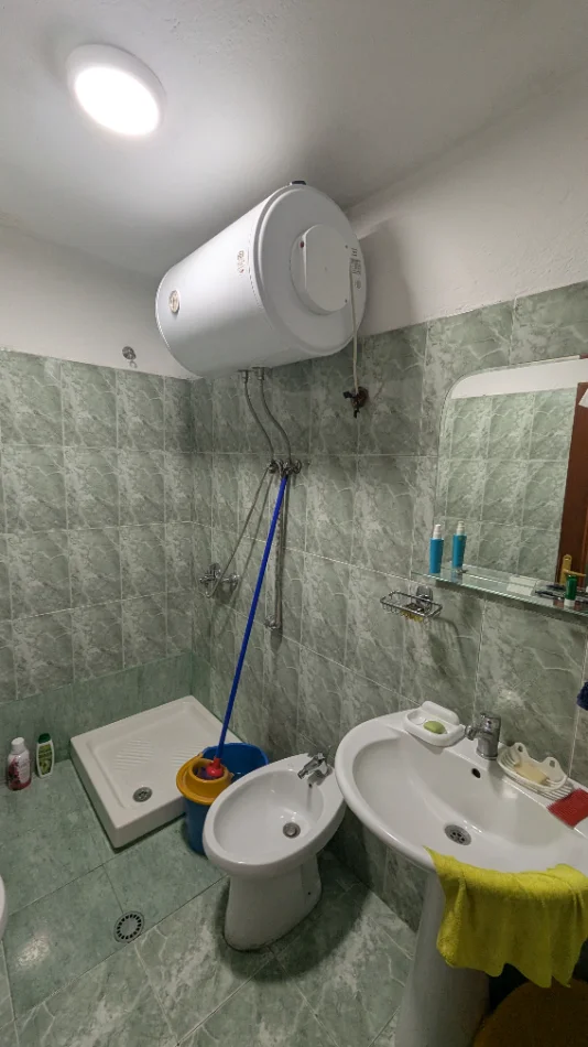 Tirane, shitet apartament 1+1+Aneks+Ballkon Kati 1, 100 m² Stadiumi Dinamo (Rruga Njazi Demi)