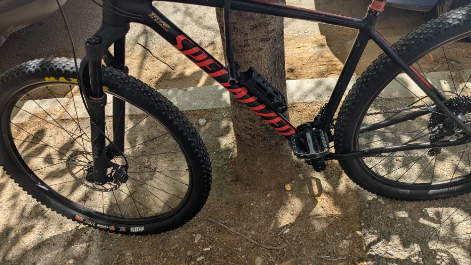 Shes biciklete per meshkuj SPECIALISED CHISEL e zeze 620€