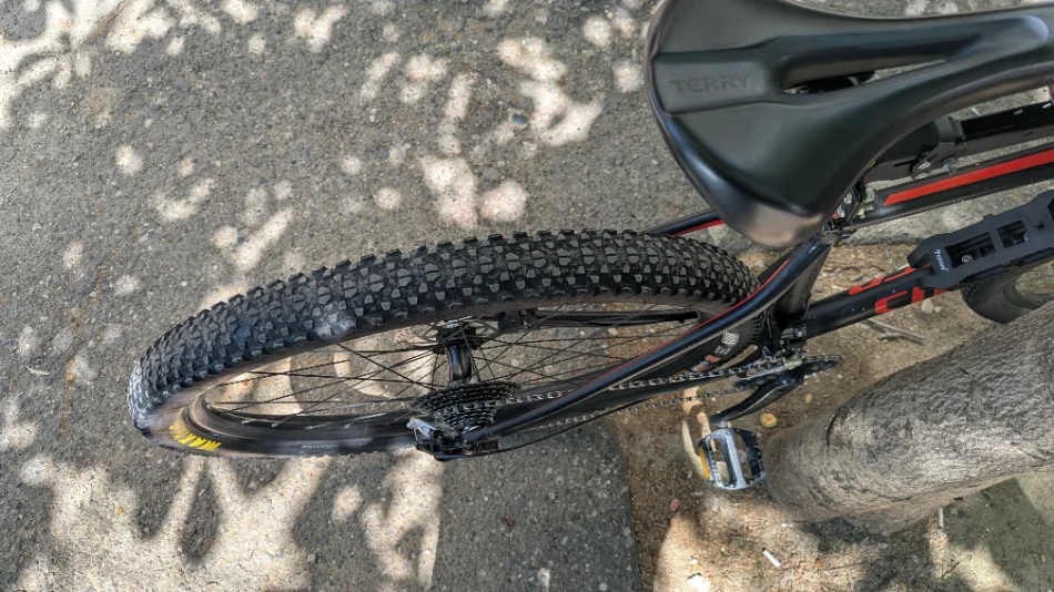 Shes biciklete per meshkuj SPECIALISED CHISEL e zeze 620€