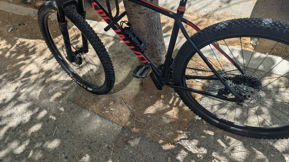 Shes biciklete per meshkuj SPECIALISED CHISEL e zeze 620€