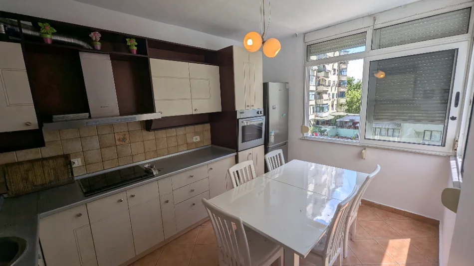 Jepet me qera apartament 2+1+Aneks+Ballkon Kati 5, 104 m² 890 € Gjykata- (Rruga Vangjush Furxhi)