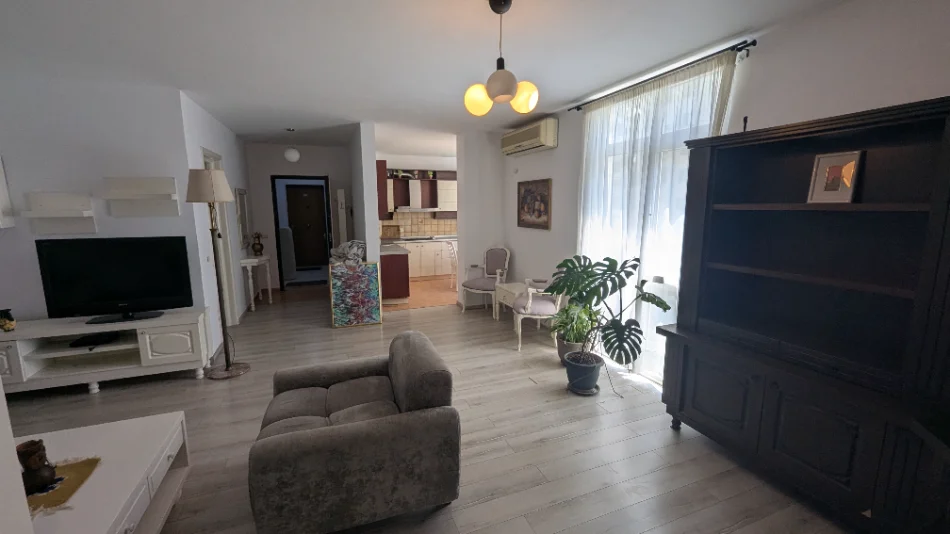 Jepet me qera apartament 2+1+Aneks+Ballkon Kati 5, 104 m² 890 € Gjykata- (Rruga Vangjush Furxhi)