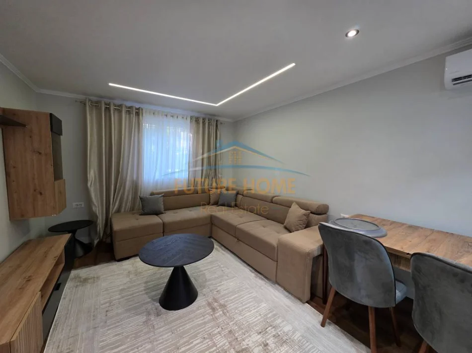 Tirane, jepet me qera apartament 2+1 Kati 1, 91 m² 1.000 € (9-KATESHET , QENDER)