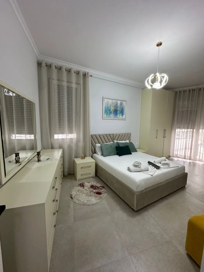 Tirane, jepet me qera apartament 2+1+Ballkon Kati 8, 110 m² 1.200 € (Rruga.Mine Peza)