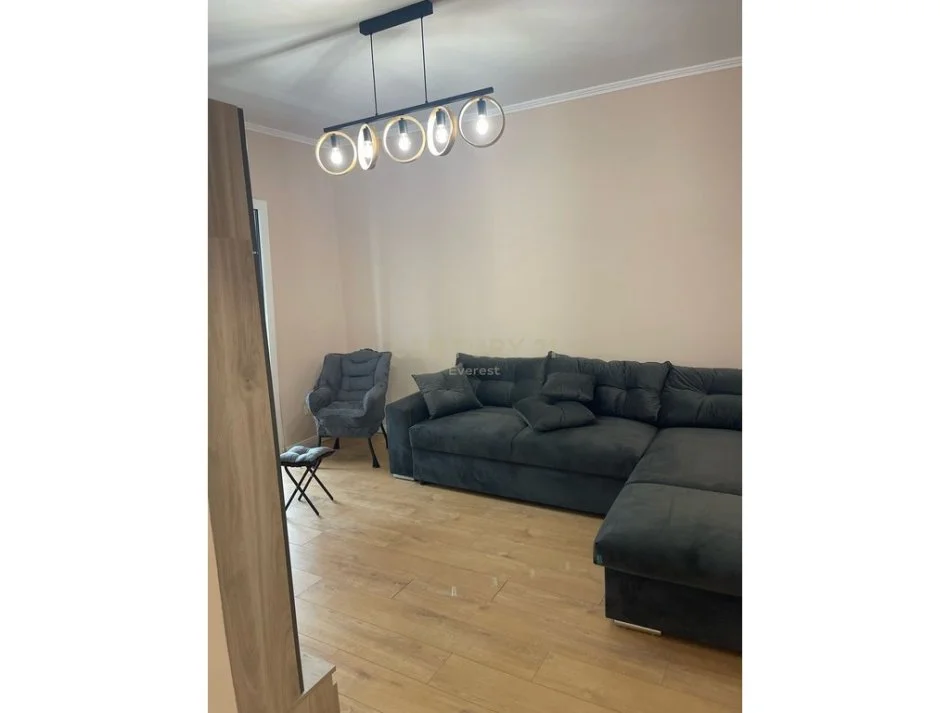 Tirane, jepet me qera apartament 1+1 Kati 2, 65 m² 700 € (BULEVARDI ZOGU I PARE)