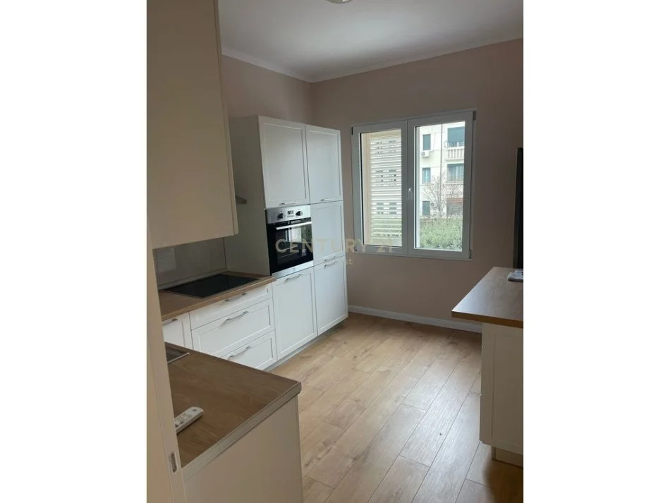 Tirane, jepet me qera apartament 1+1 Kati 2, 65 m² 700 € (BULEVARDI ZOGU I PARE)