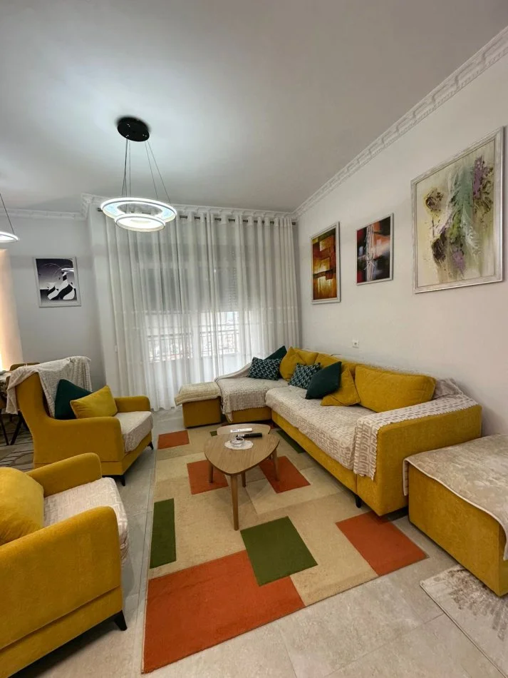Tirane, jepet me qera apartament 2+1+Ballkon Kati 8, 110 m² 1.200 € (Rruga.Mine Peza)