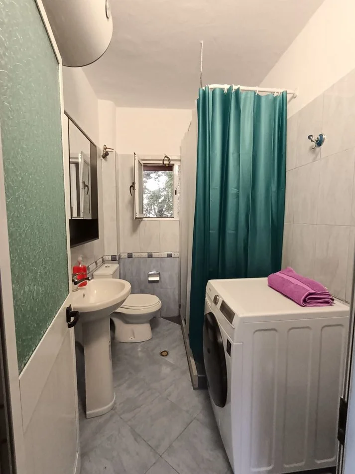 Tirane, jepet me qera apartament 2+1 Kati 2, 450 € 