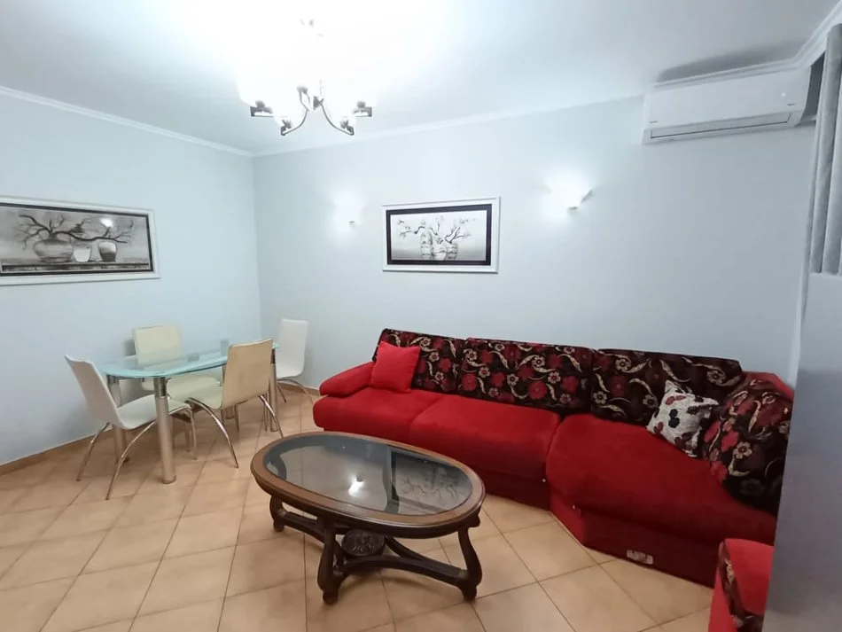 Tirane, jepet me qera apartament 2+1 Kati 2, 450 € 