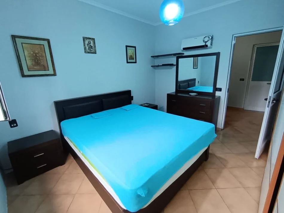 Tirane, jepet me qera apartament 2+1 Kati 2, 450 € 