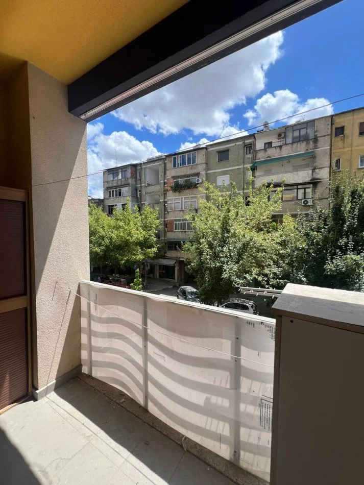 Tirane, jepet me qera apartament 1+1 Kati 1, 500 € 