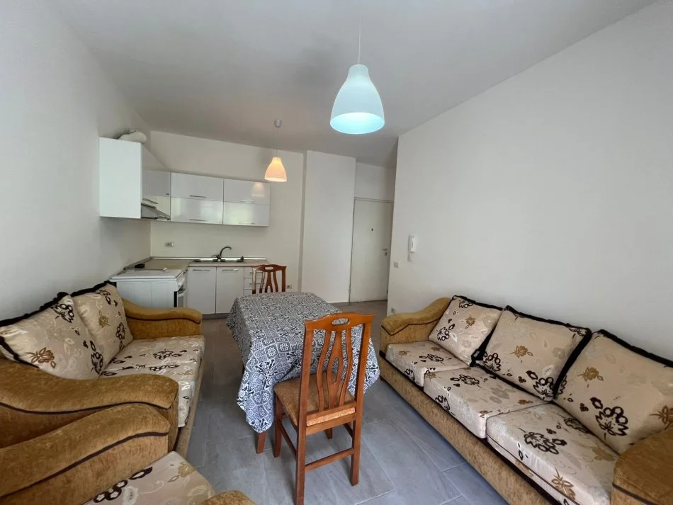 Tirane, jepet me qera apartament 1+1 Kati 1, 500 € 