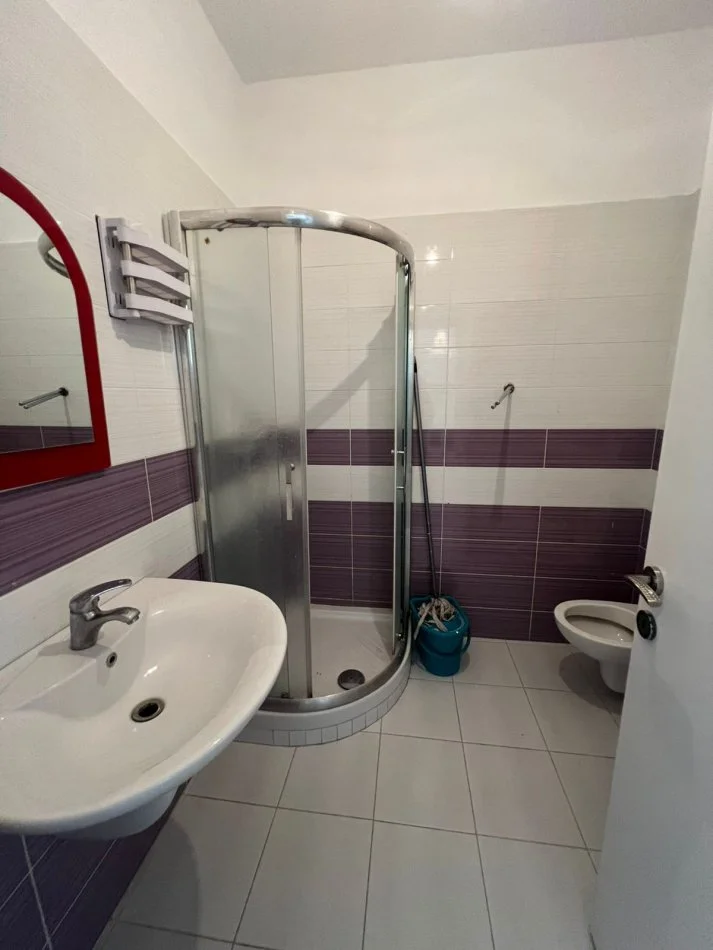 Tirane, jepet me qera apartament 1+1 Kati 1, 500 € 