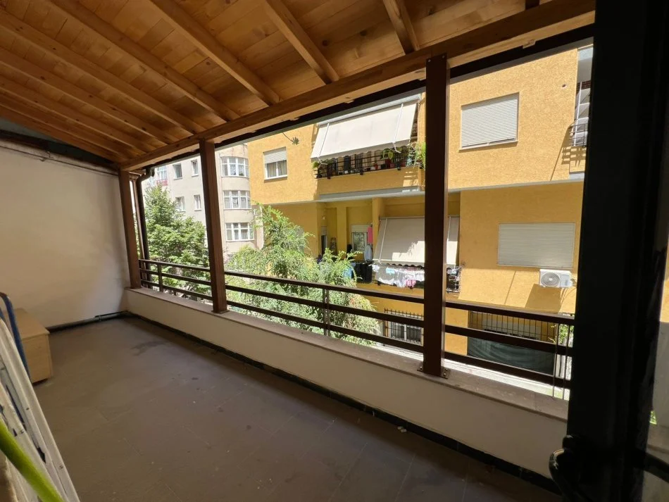 Tirane, jepet me qera apartament 1+1 Kati 1, 400 €