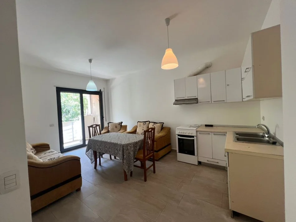 Tirane, jepet me qera apartament 1+1 Kati 1, 500 € 