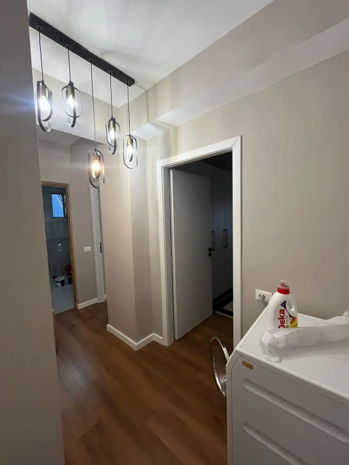 Tirane, jepet me qera apartament 2+1 Kati 3, 110 m² 800 €