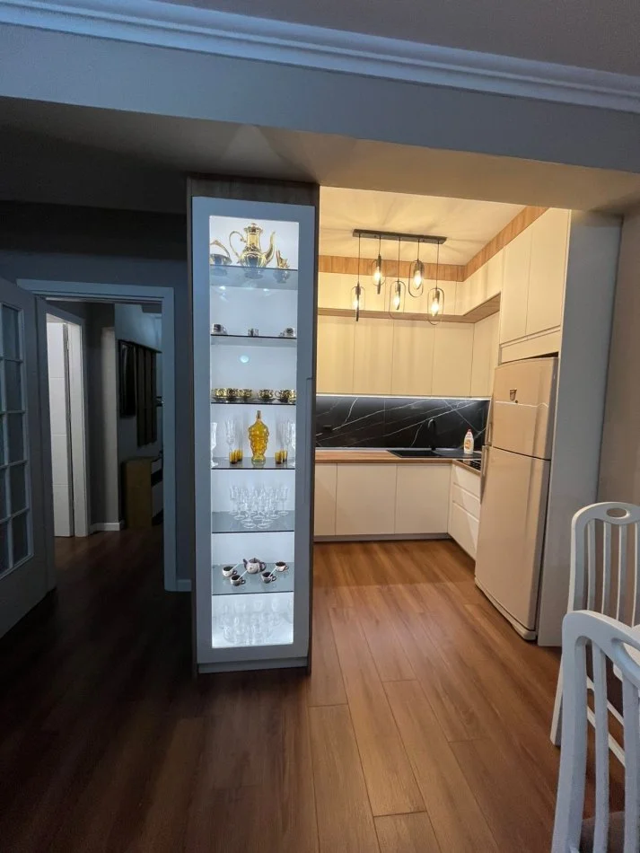 Tirane, jepet me qera apartament 2+1 Kati 3, 110 m² 800 €