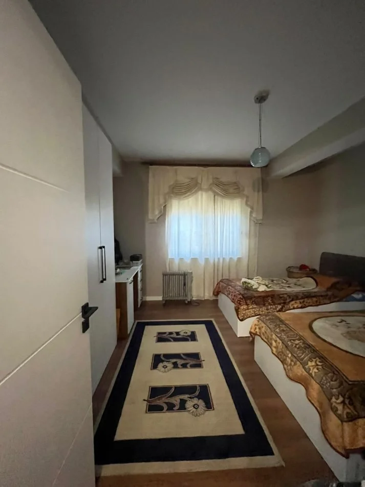 Tirane, jepet me qera apartament 2+1 Kati 3, 110 m² 800 €