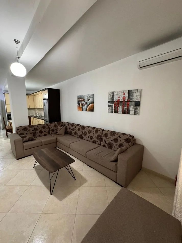 Tirane, jepet me qera apartament 1+1 Kati 2, 350 € 