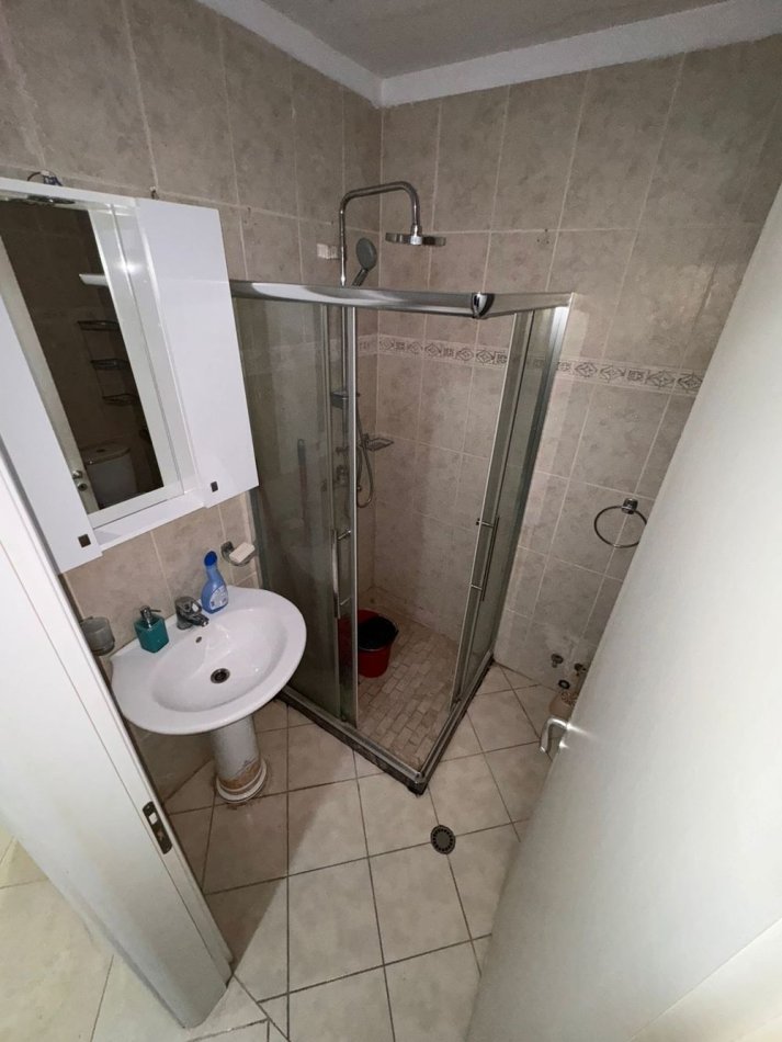 Tirane, jepet me qera apartament 1+1 Kati 2, 350 € 