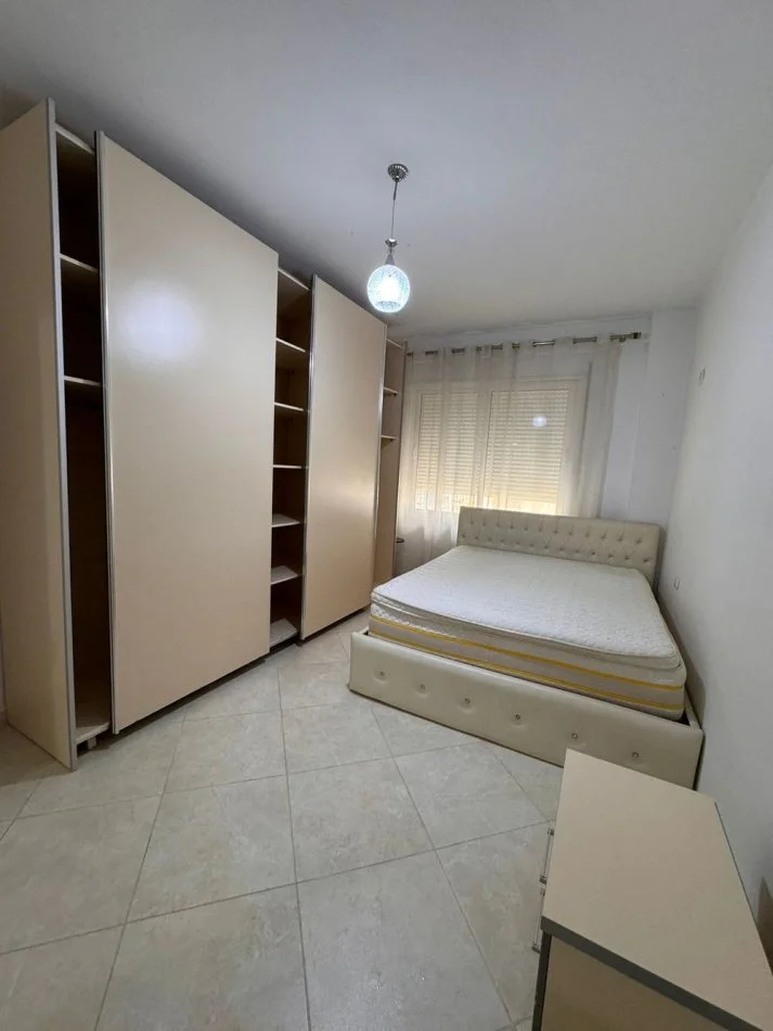 Tirane, jepet me qera apartament 1+1 Kati 2, 350 € 