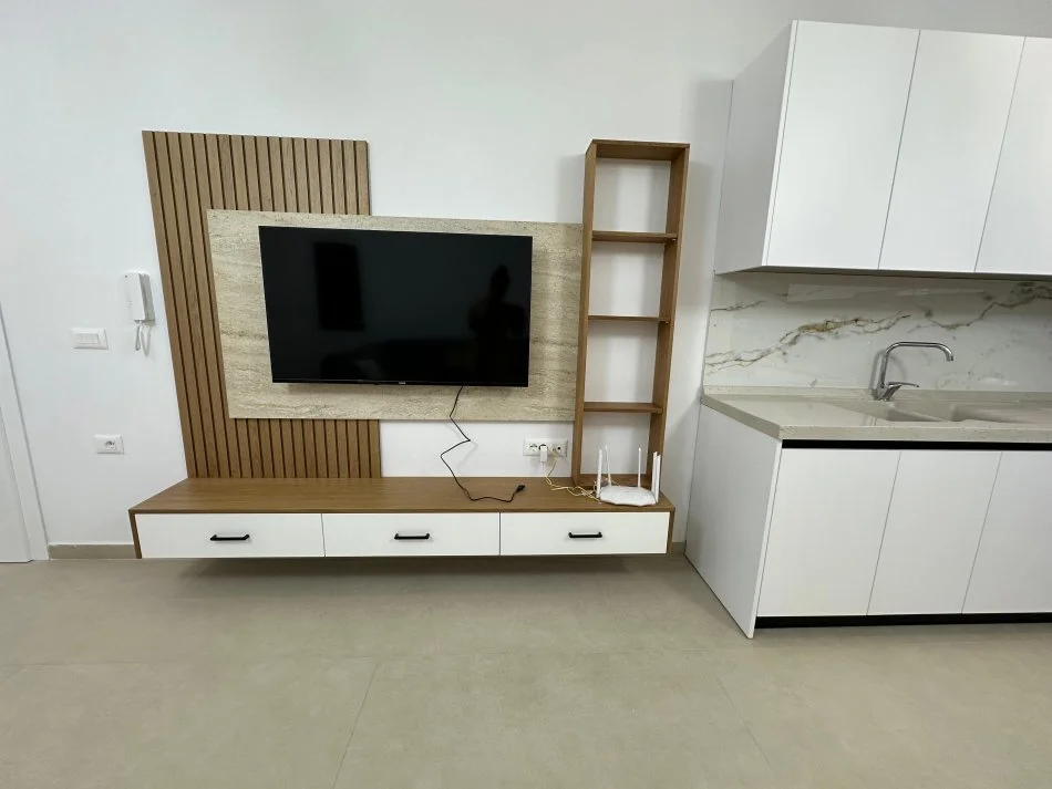 Tirane, jepet me qera apartament 1+1 Kati 1, 400 € 