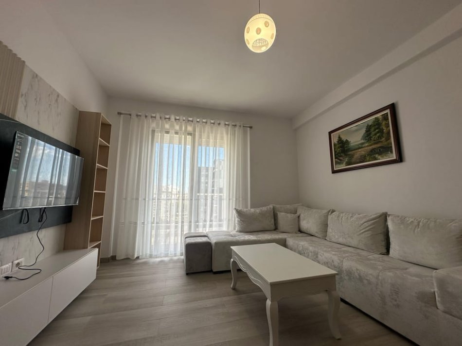 Tirane, jepet me qera apartament 1+1 Kati 5, 450 € (5 maj)