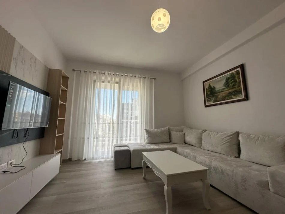 Tirane, jepet me qera apartament 1+1 Kati 5, 450 € (5 maj)