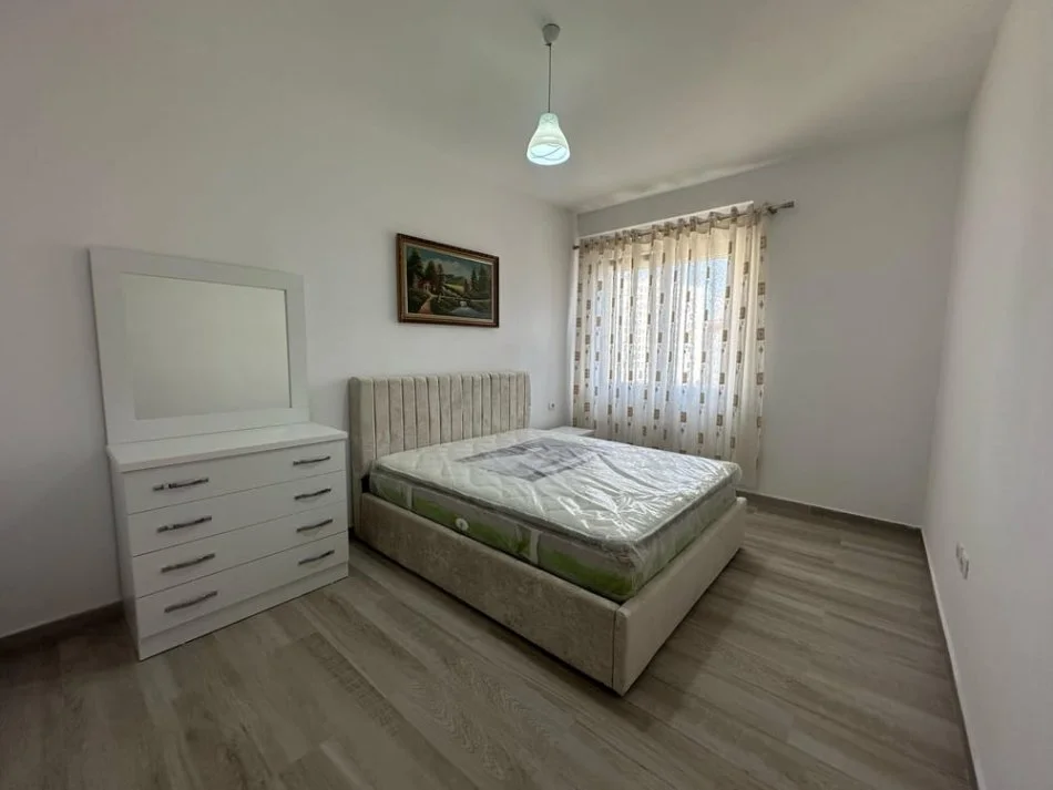 Tirane, jepet me qera apartament 1+1 Kati 5, 450 € (5 maj)