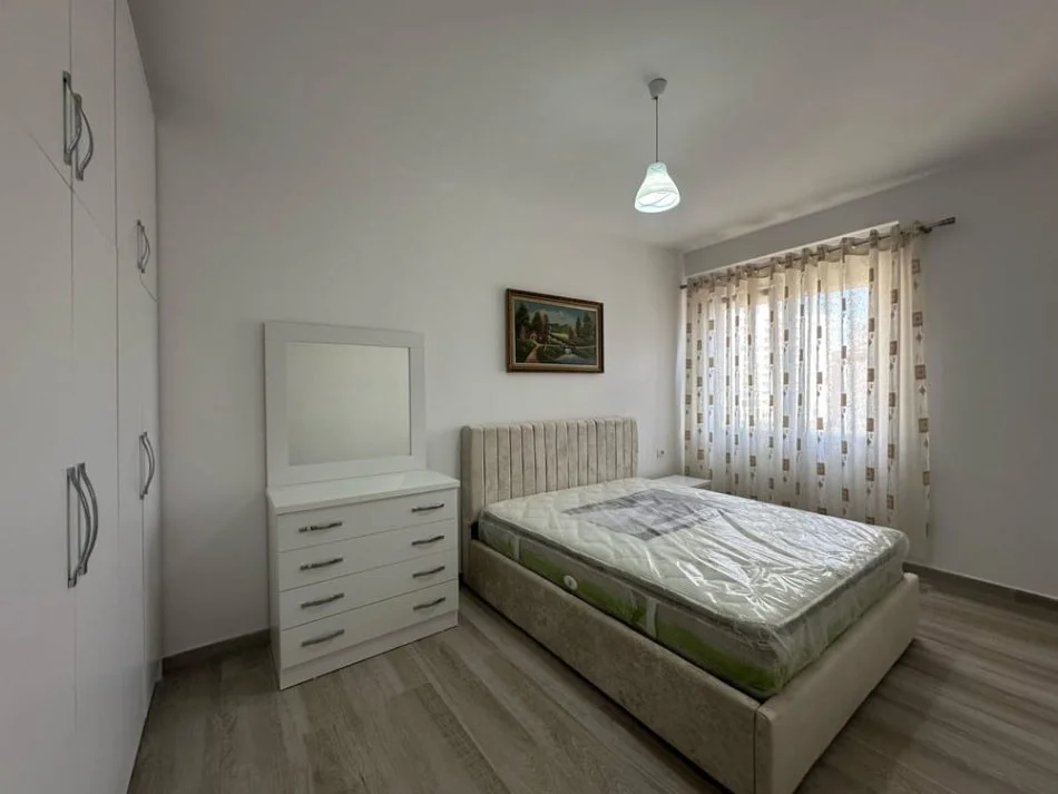 Tirane, jepet me qera apartament 1+1 Kati 5, 450 € (5 maj)