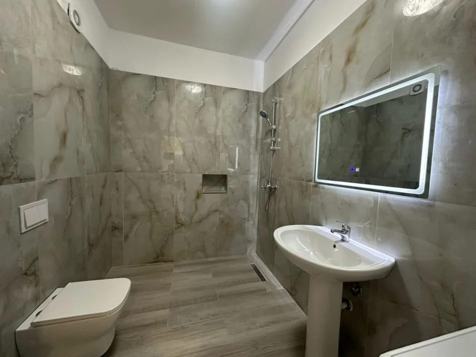 Tirane, jepet me qera apartament 1+1 Kati 5, 450 € (5 maj)