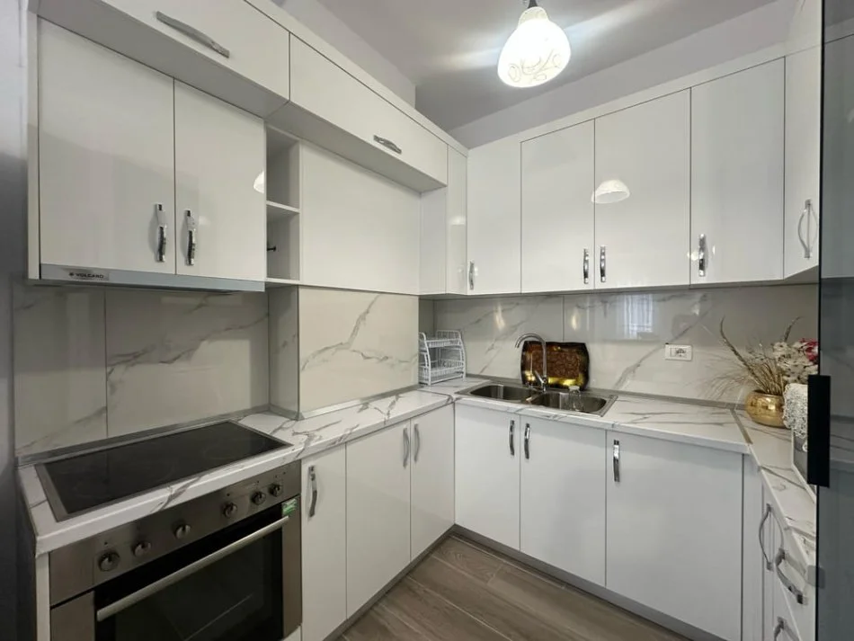 Tirane, jepet me qera apartament 1+1+Ballkon Kati 5, 500 € 