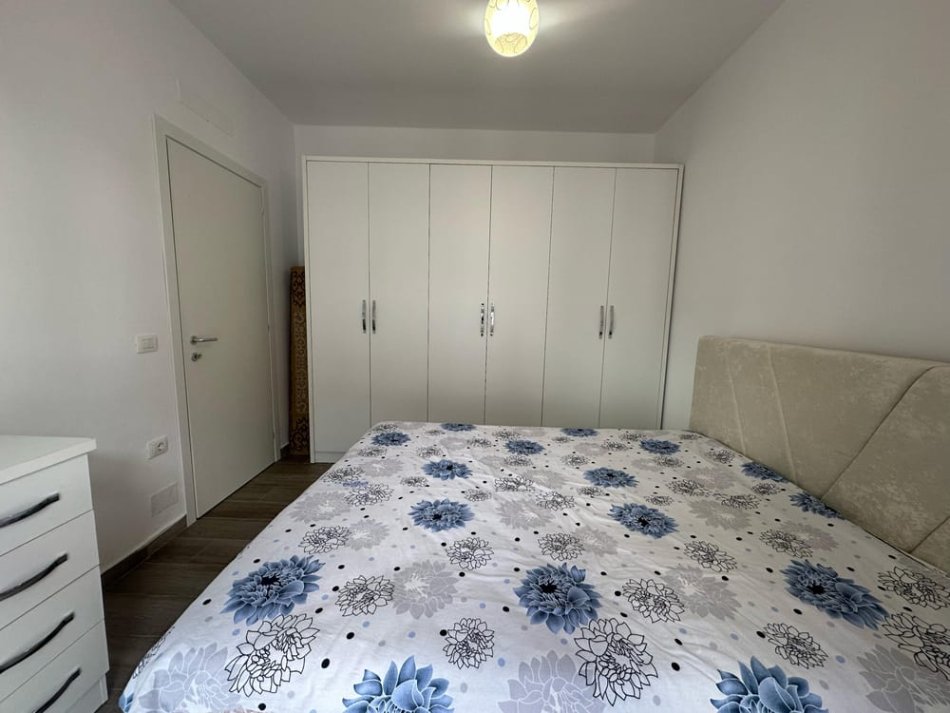 Tirane, jepet me qera apartament 1+1+Ballkon Kati 5, 500 € 