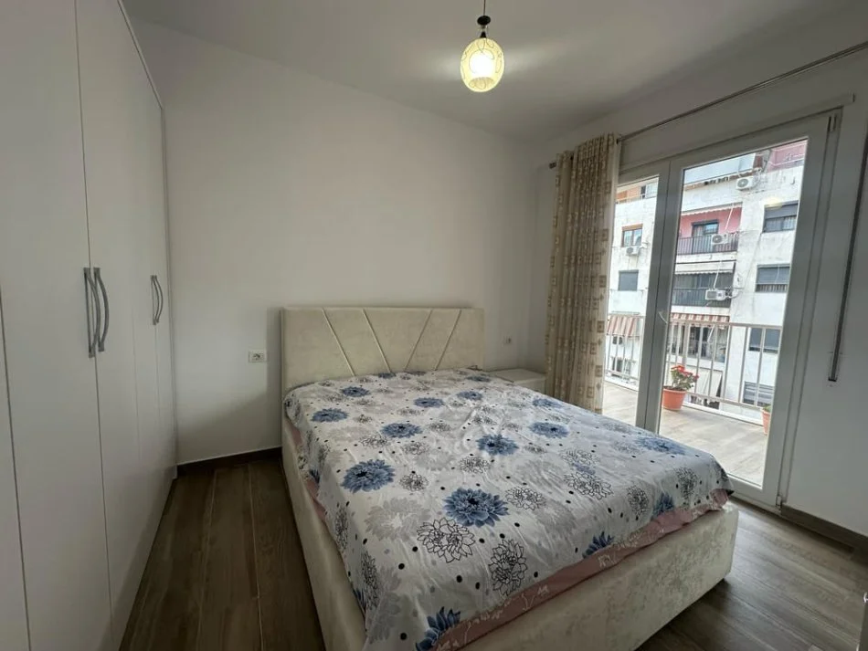 Tirane, jepet me qera apartament 1+1+Ballkon Kati 5, 500 € 