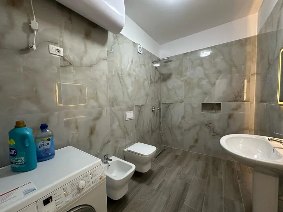 Tirane, jepet me qera apartament 1+1+Ballkon Kati 5, 500 € 