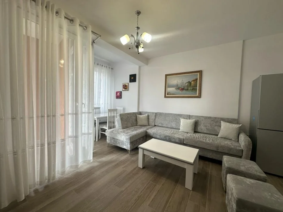 Tirane, jepet me qera apartament 1+1+Ballkon Kati 5, 500 € 