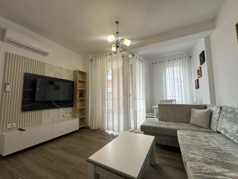 Tirane, jepet me qera apartament 1+1+Ballkon Kati 5, 500 € 