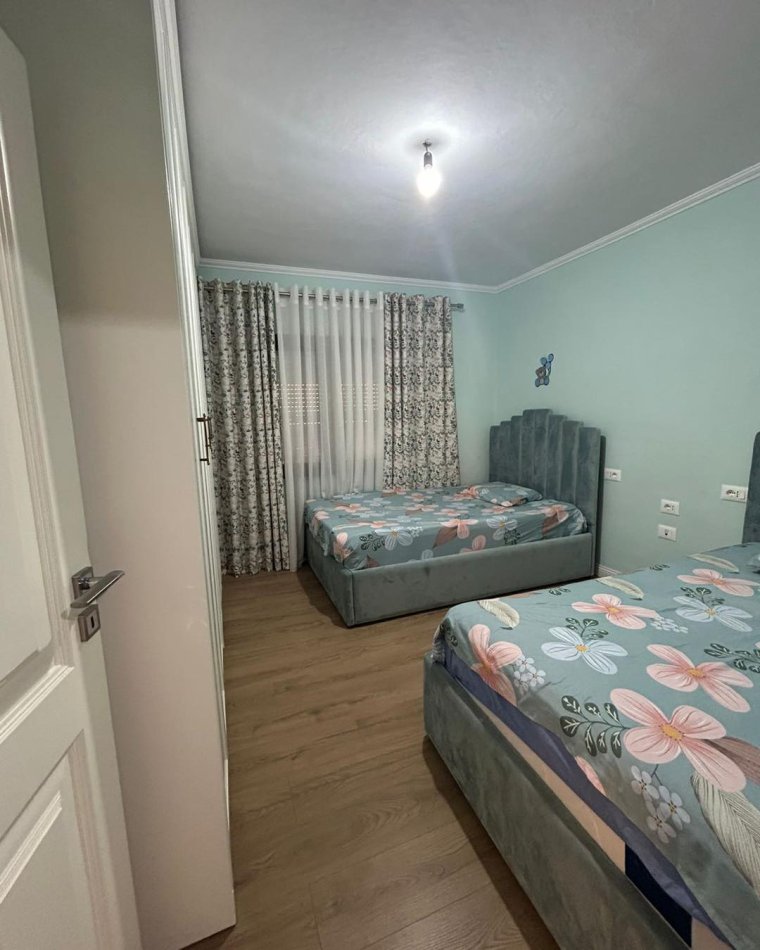 Tirane, jepet me qera apartament 2+1 Kati 5, 550 €