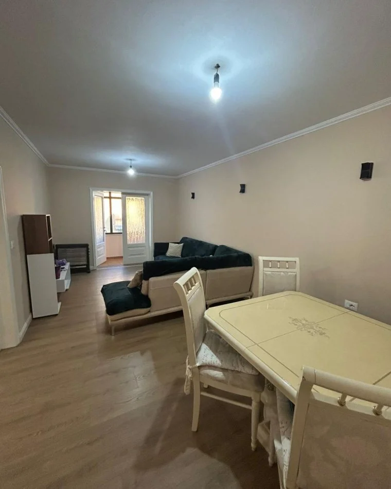 Tirane, jepet me qera apartament 2+1 Kati 5, 550 €