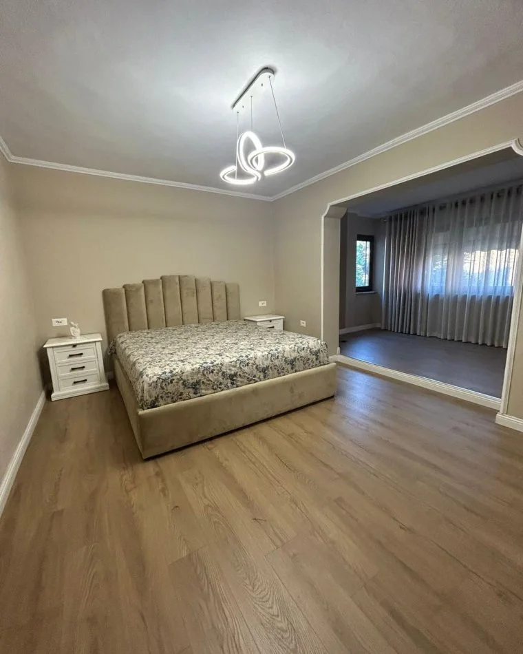 Tirane, jepet me qera apartament 2+1 Kati 5, 550 €