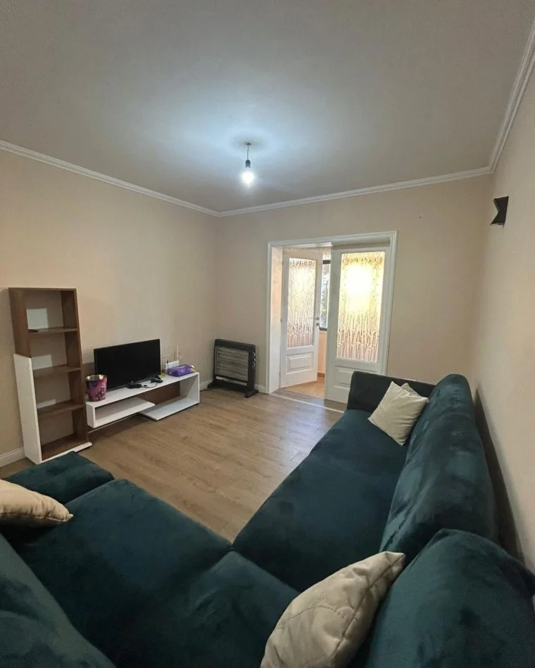 Tirane, jepet me qera apartament 2+1 Kati 5, 550 €